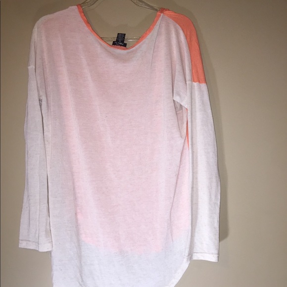 🛍🍑Rue21 Peach and Creme High Low Top🍑 - Picture 4 of 4